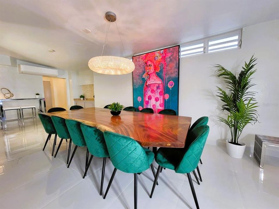 待售: $1,400,000 (8 贝兹, 7 浴室, 4014 平方英尺)