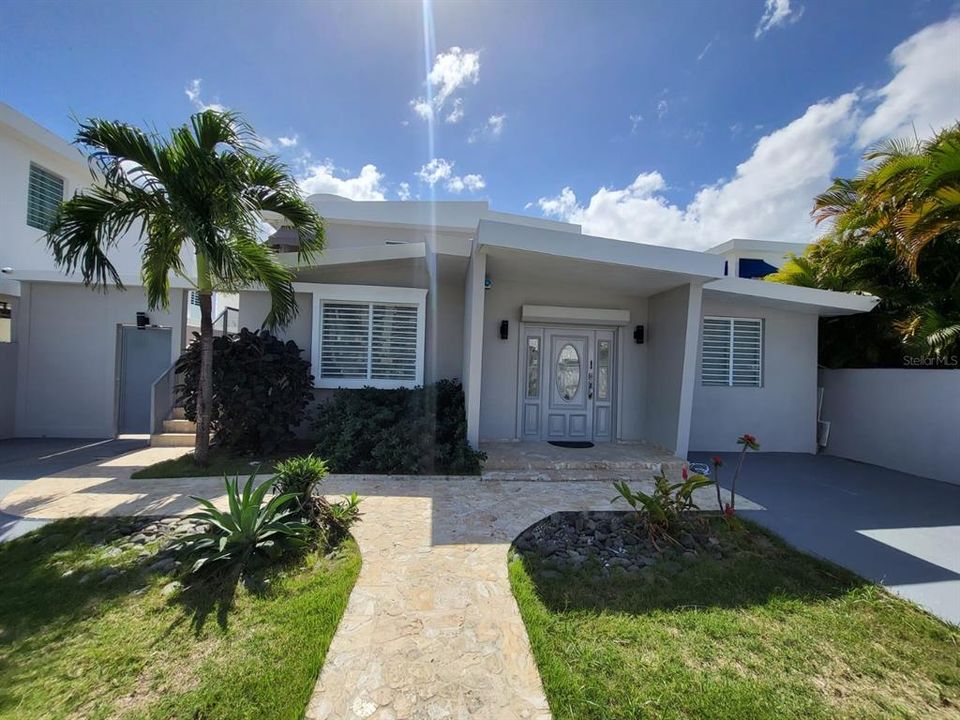 待售: $1,400,000 (8 贝兹, 7 浴室, 4014 平方英尺)