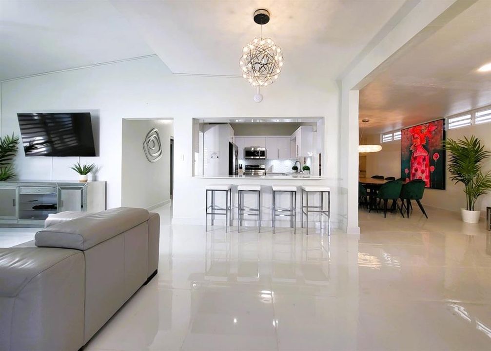 待售: $1,400,000 (8 贝兹, 7 浴室, 4014 平方英尺)