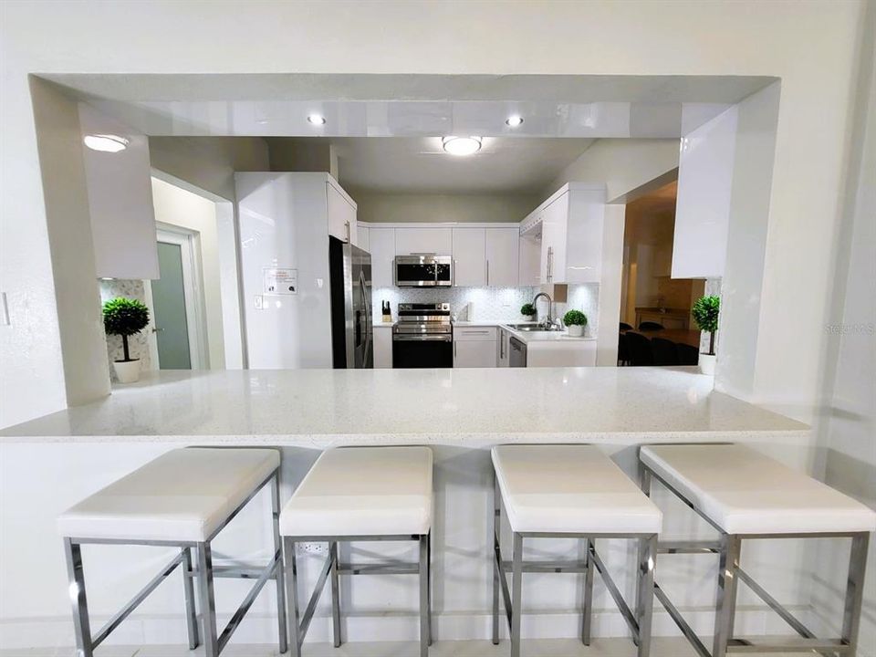 待售: $1,400,000 (8 贝兹, 7 浴室, 4014 平方英尺)