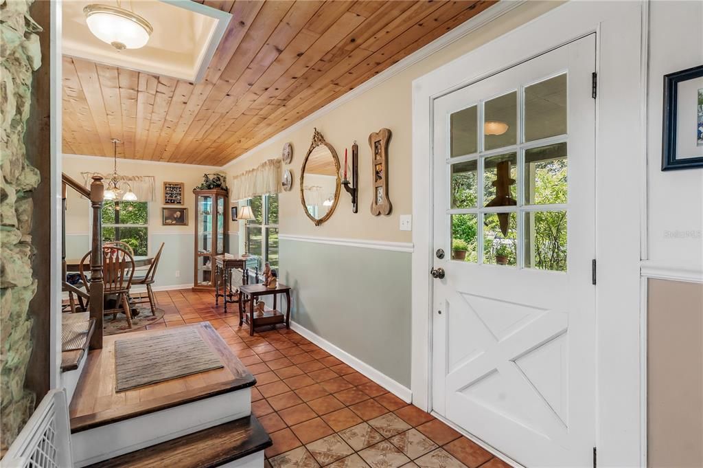 Activo con contrato: $625,000 (3 camas, 2 baños, 1920 Pies cuadrados)