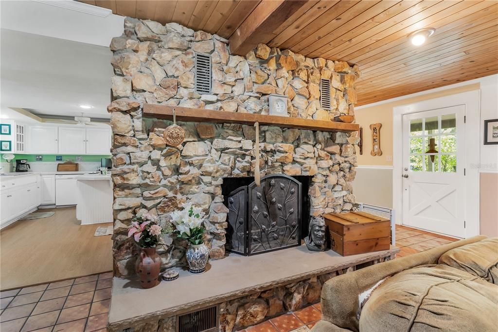 Activo con contrato: $625,000 (3 camas, 2 baños, 1920 Pies cuadrados)