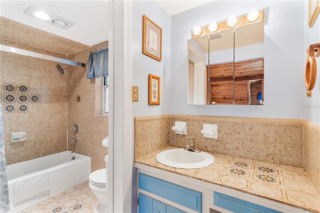 Activo con contrato: $625,000 (3 camas, 2 baños, 1920 Pies cuadrados)