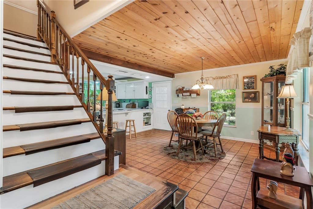 Activo con contrato: $625,000 (3 camas, 2 baños, 1920 Pies cuadrados)