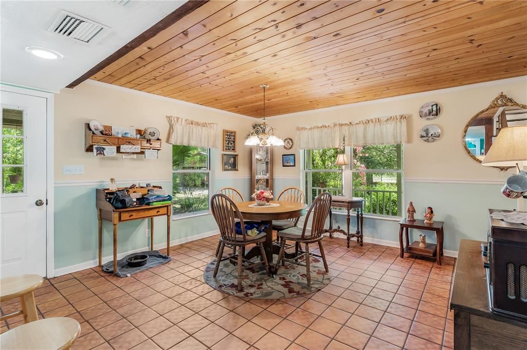 Activo con contrato: $625,000 (3 camas, 2 baños, 1920 Pies cuadrados)