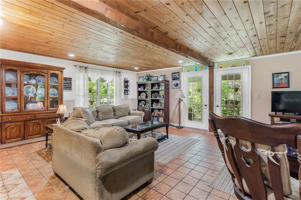 Activo con contrato: $625,000 (3 camas, 2 baños, 1920 Pies cuadrados)