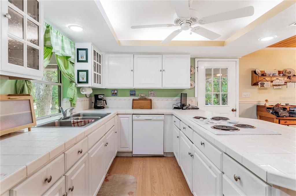 Activo con contrato: $625,000 (3 camas, 2 baños, 1920 Pies cuadrados)