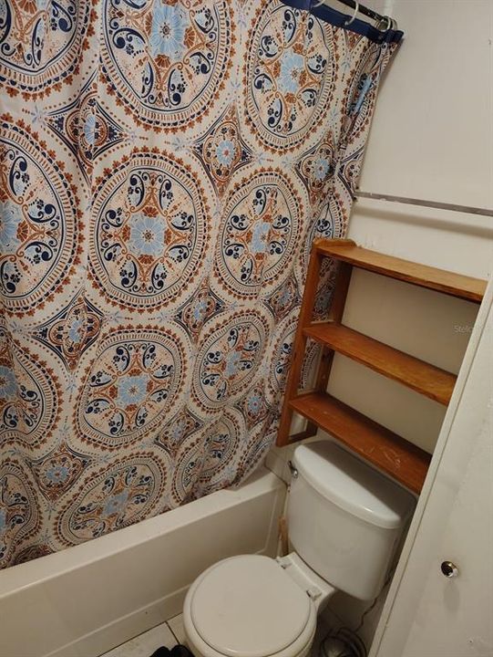 For Rent: $1,300 (3 beds, 1 baths, 940 Square Feet)