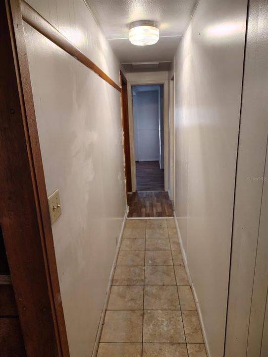 For Rent: $1,300 (3 beds, 1 baths, 940 Square Feet)