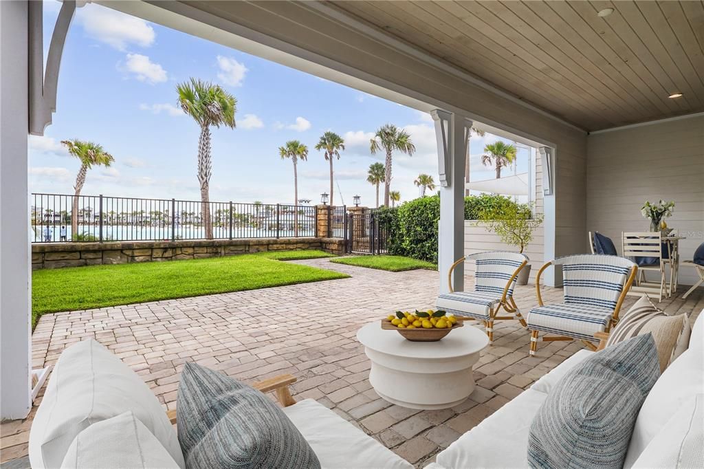 For Sale: $1,100,000 (4 beds, 2 baths, 2639 Square Feet)