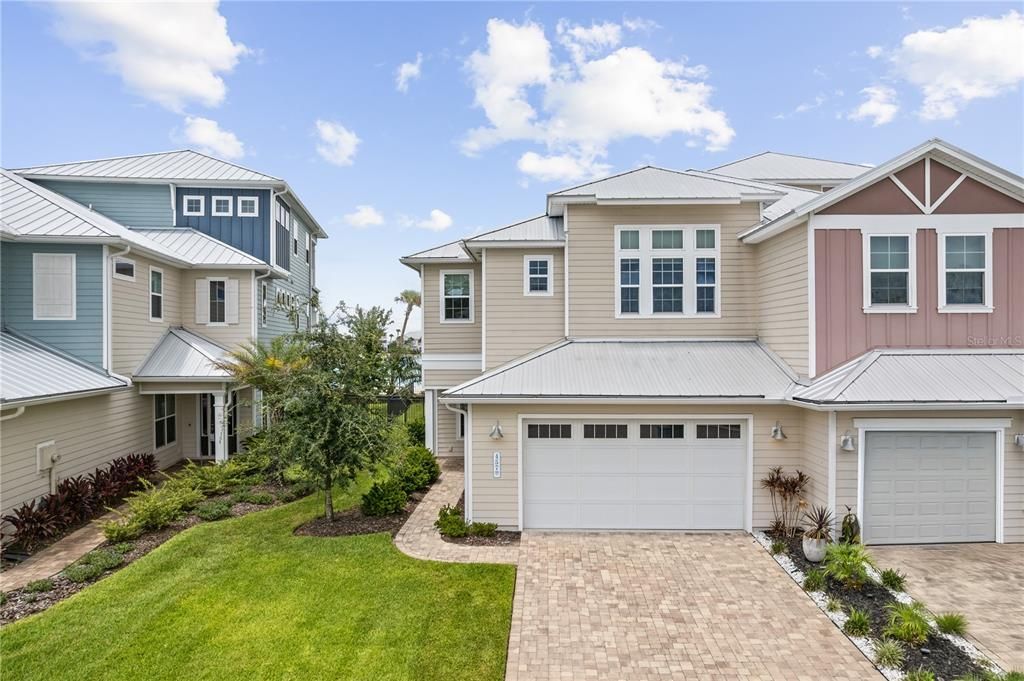 For Sale: $1,100,000 (4 beds, 2 baths, 2639 Square Feet)