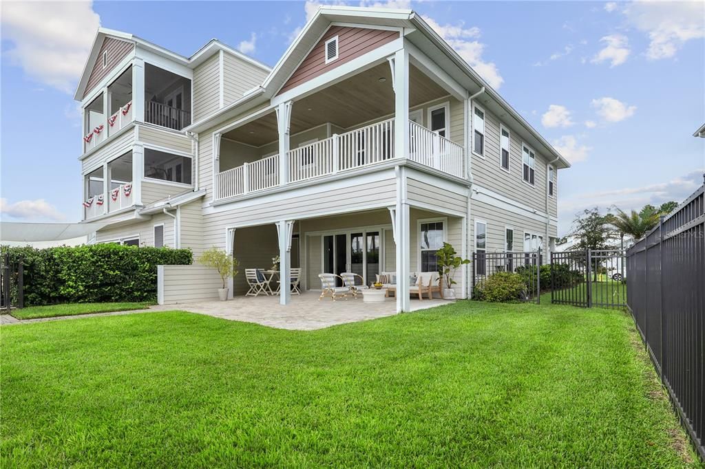 For Sale: $1,100,000 (4 beds, 2 baths, 2639 Square Feet)