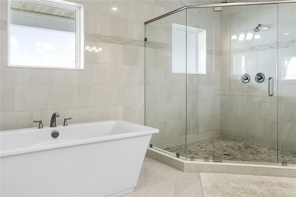 For Sale: $1,100,000 (4 beds, 2 baths, 2639 Square Feet)