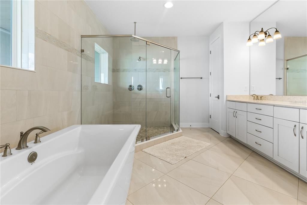 For Sale: $1,100,000 (4 beds, 2 baths, 2639 Square Feet)