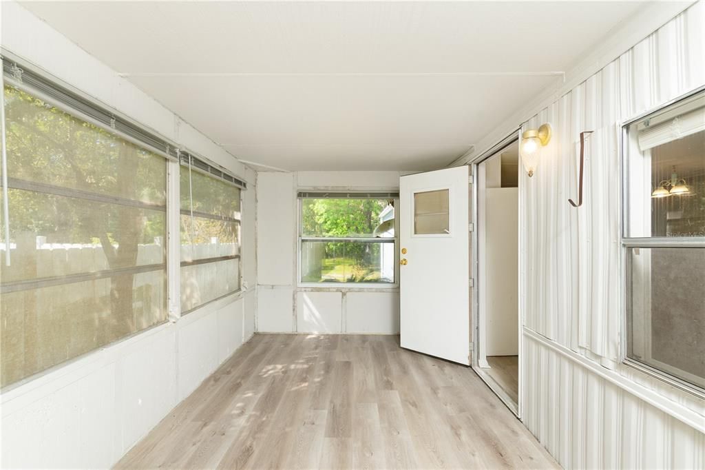 For Sale: $139,000 (2 beds, 2 baths, 784 Square Feet)