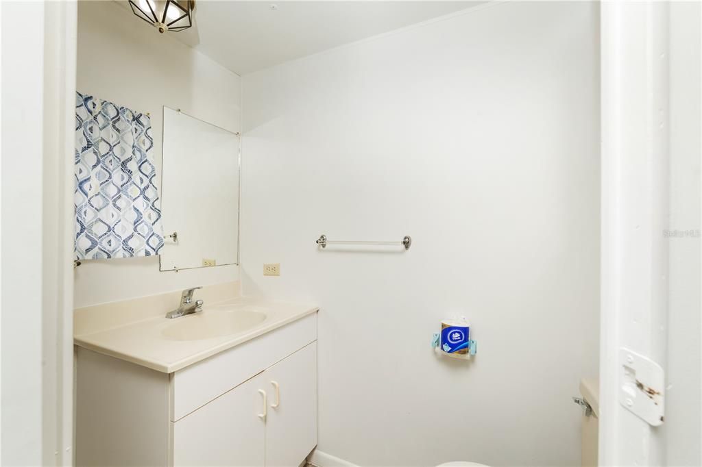 For Sale: $139,000 (2 beds, 2 baths, 784 Square Feet)