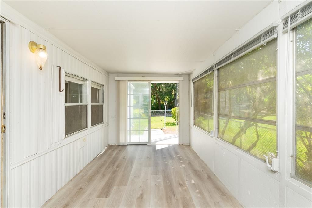 For Sale: $139,000 (2 beds, 2 baths, 784 Square Feet)