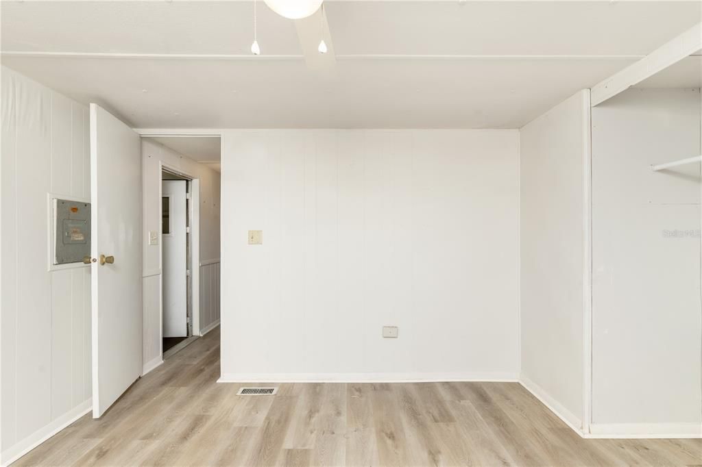 For Sale: $139,000 (2 beds, 2 baths, 784 Square Feet)