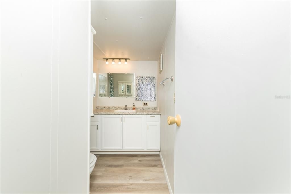 For Sale: $139,000 (2 beds, 2 baths, 784 Square Feet)