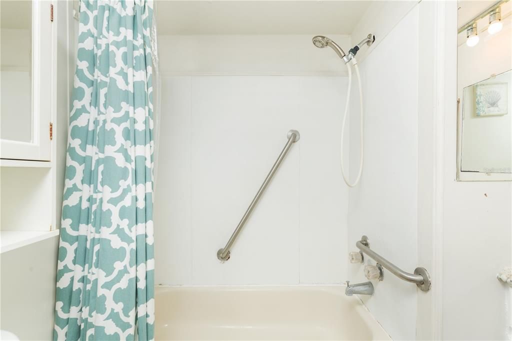 For Sale: $139,000 (2 beds, 2 baths, 784 Square Feet)