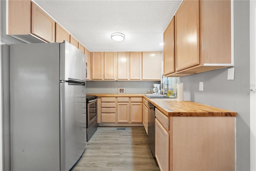 На продажу: $147,900 (2 спален, 2 ванн, 816 Квадратных фут)