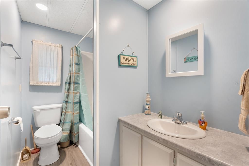 На продажу: $147,900 (2 спален, 2 ванн, 816 Квадратных фут)