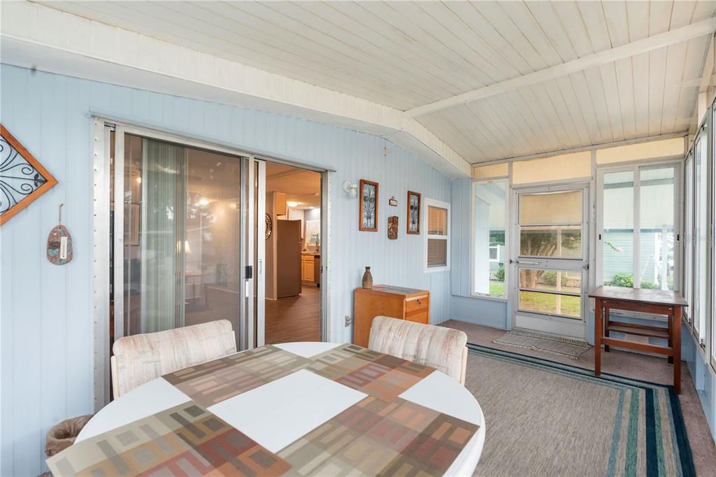 На продажу: $147,900 (2 спален, 2 ванн, 816 Квадратных фут)