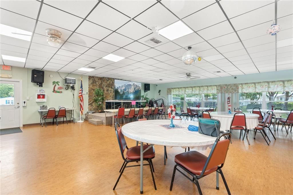 На продажу: $147,900 (2 спален, 2 ванн, 816 Квадратных фут)