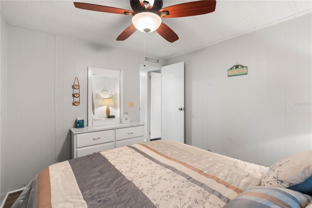 На продажу: $147,900 (2 спален, 2 ванн, 816 Квадратных фут)