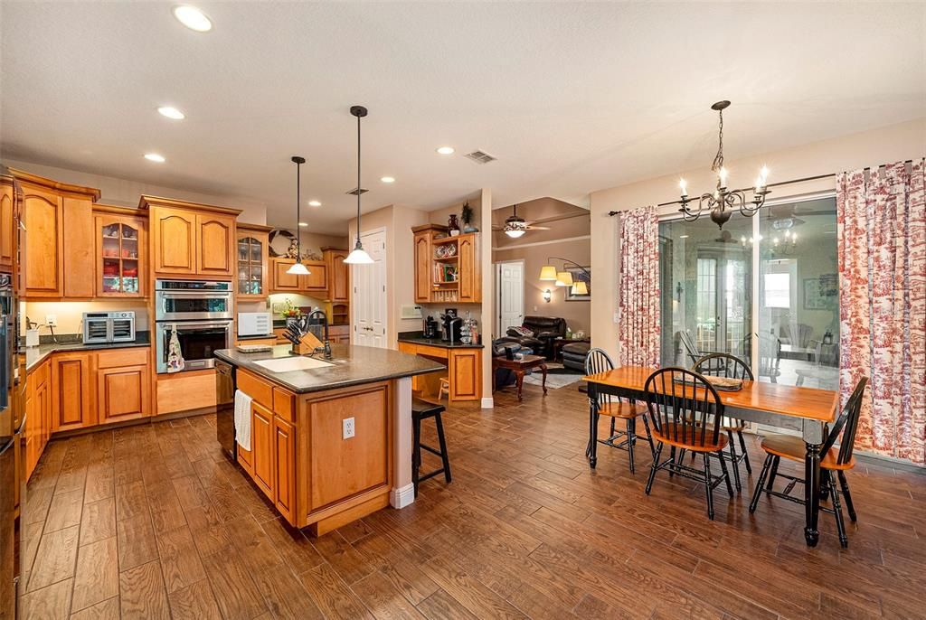 For Sale: $799,000 (5 beds, 4 baths, 3524 Square Feet)