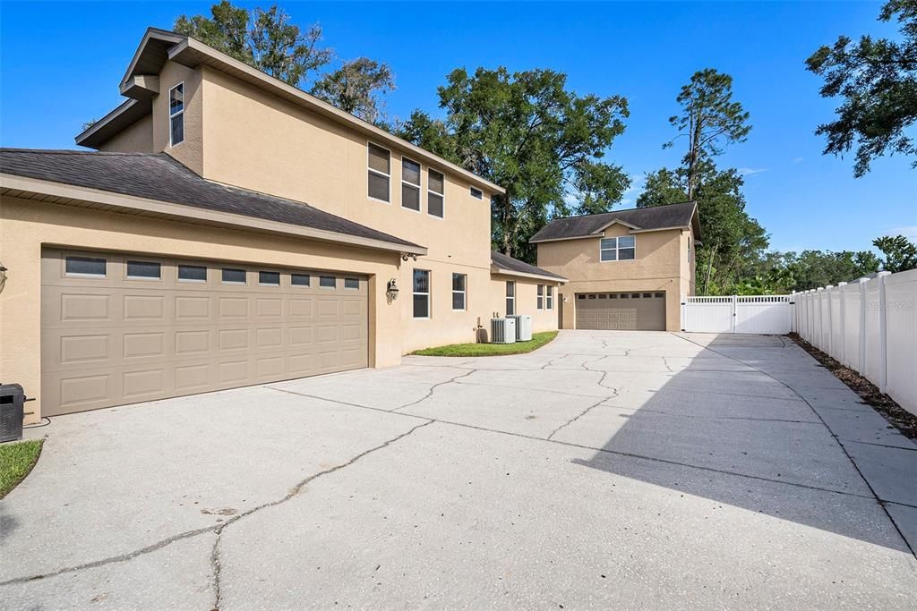 For Sale: $799,000 (5 beds, 4 baths, 3524 Square Feet)