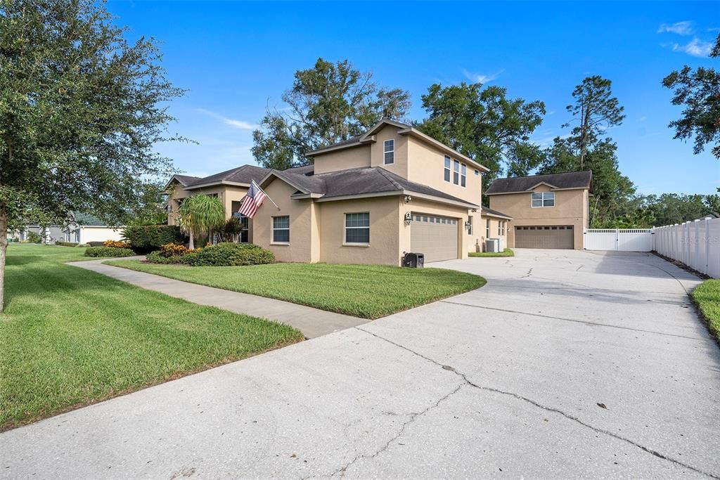 For Sale: $799,000 (5 beds, 4 baths, 3524 Square Feet)