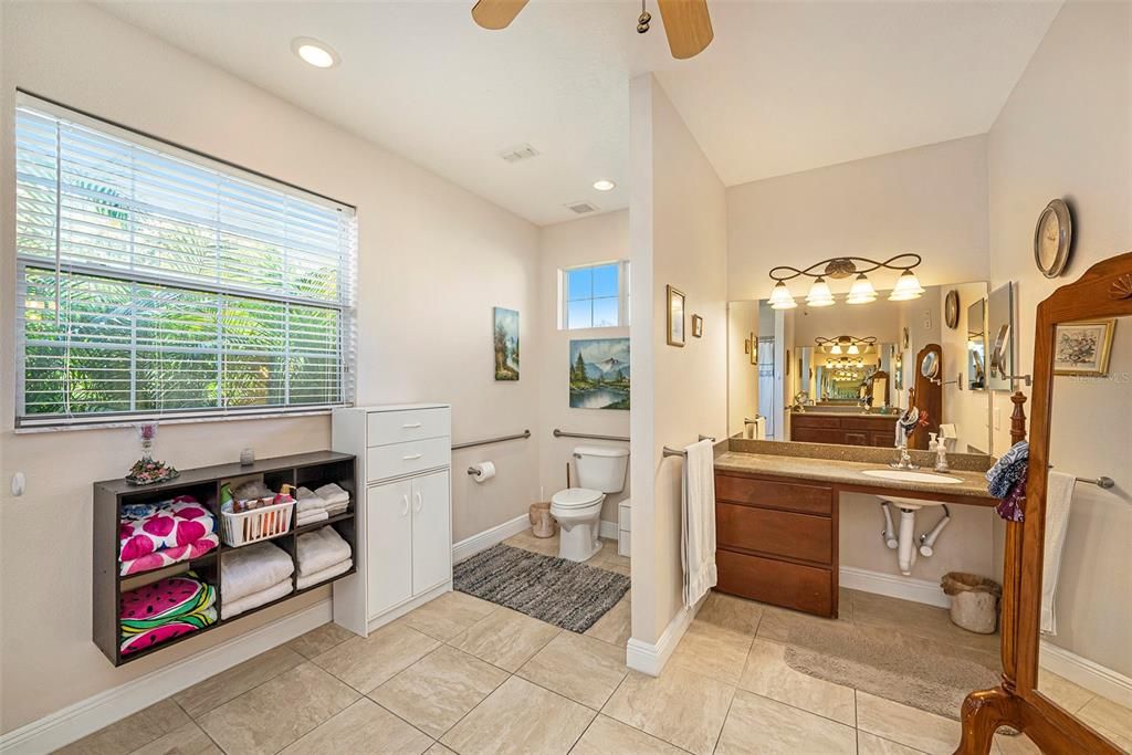 For Sale: $799,000 (5 beds, 4 baths, 3524 Square Feet)