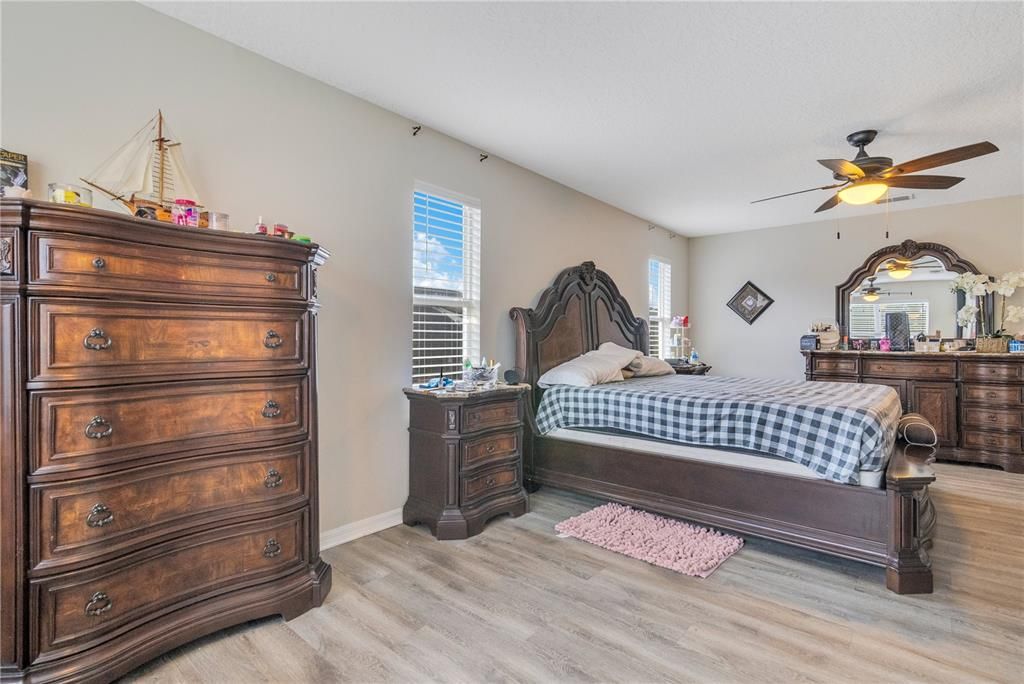 For Sale: $694,000 (5 beds, 4 baths, 3439 Square Feet)