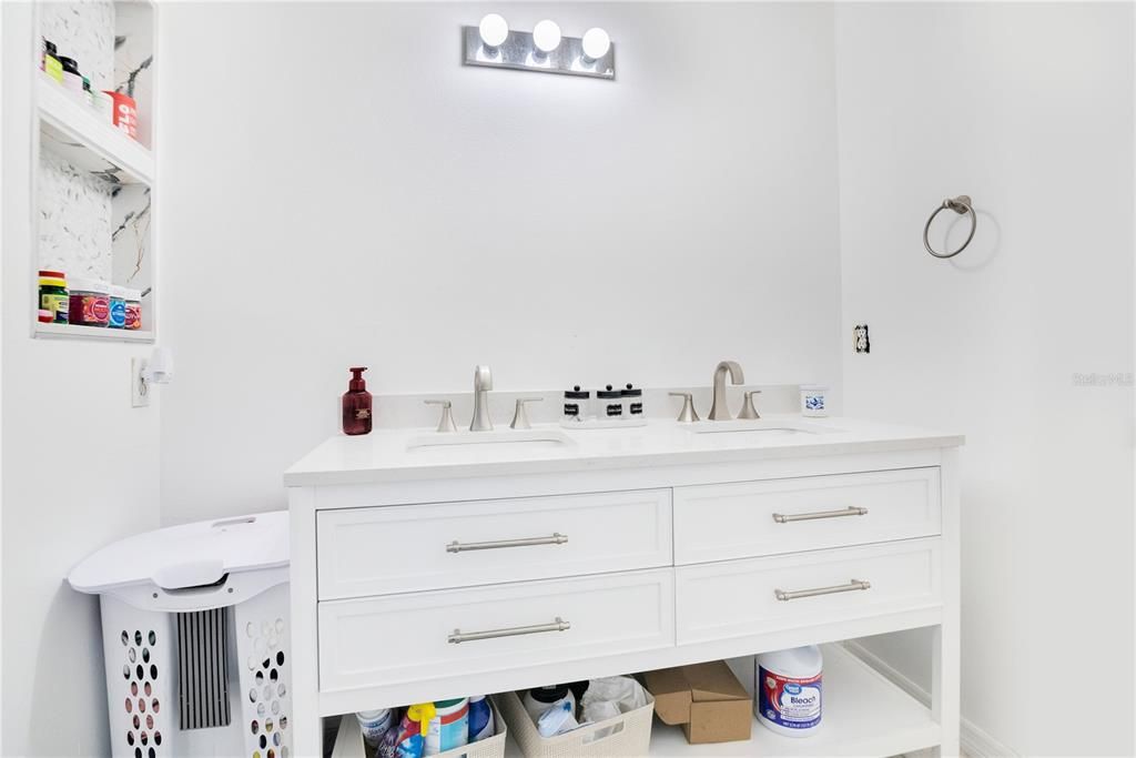 For Sale: $694,000 (5 beds, 4 baths, 3439 Square Feet)