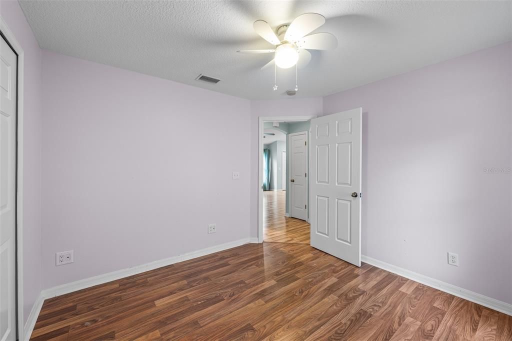 Active With Contract: $308,990 (3 beds, 2 baths, 1284 Square Feet)