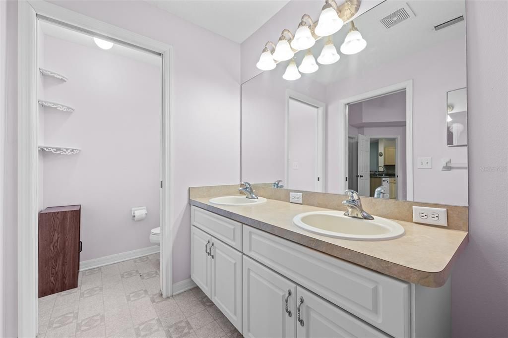 Active With Contract: $308,990 (3 beds, 2 baths, 1284 Square Feet)