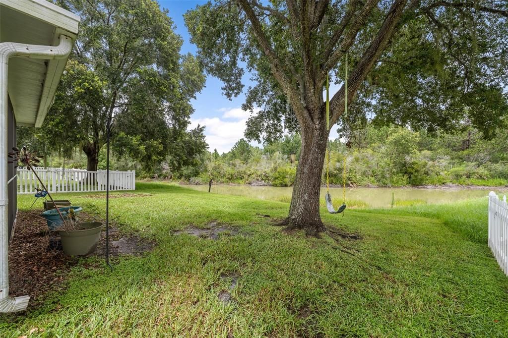 Active With Contract: $308,990 (3 beds, 2 baths, 1284 Square Feet)