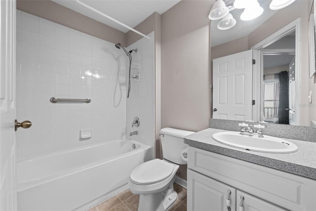 Active With Contract: $308,990 (3 beds, 2 baths, 1284 Square Feet)