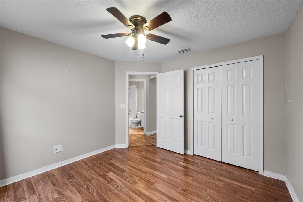 Active With Contract: $308,990 (3 beds, 2 baths, 1284 Square Feet)