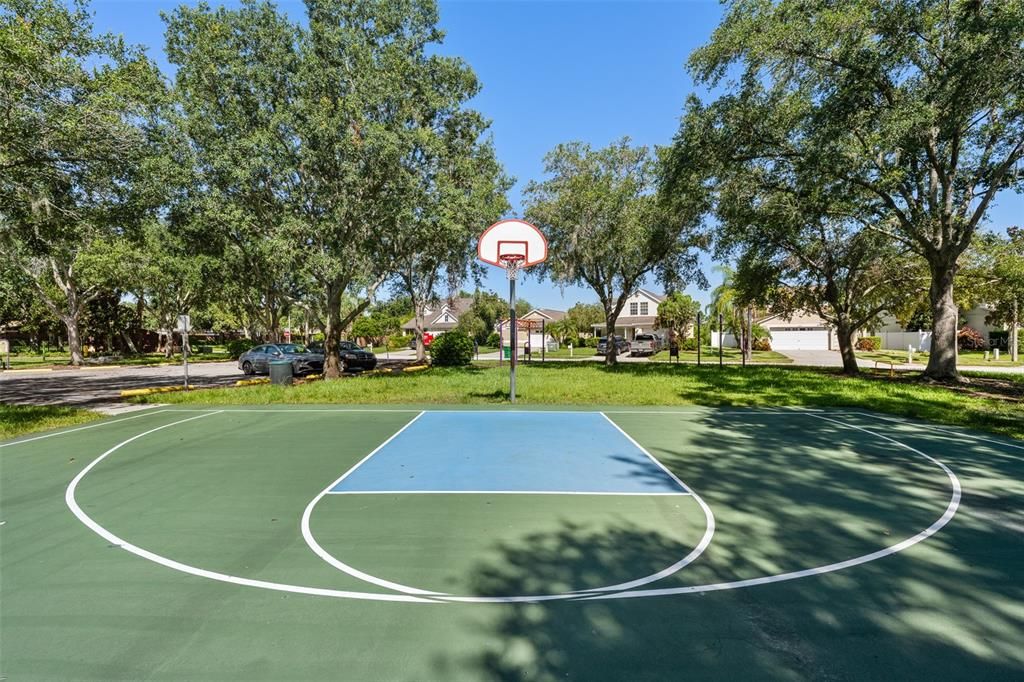 Active With Contract: $308,990 (3 beds, 2 baths, 1284 Square Feet)