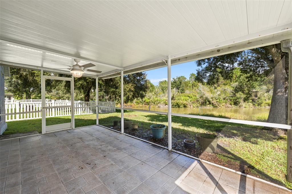 Active With Contract: $308,990 (3 beds, 2 baths, 1284 Square Feet)