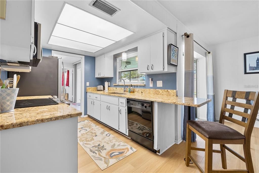 合同活跃: $460,000 (3 贝兹, 2 浴室, 1650 平方英尺)