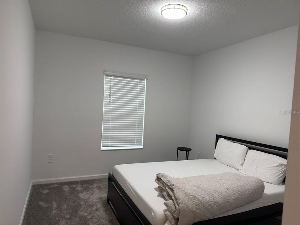 合同活跃: $1,920 (3 贝兹, 2 浴室, 1834 平方英尺)