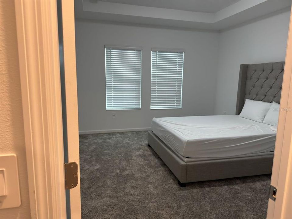 合同活跃: $1,920 (3 贝兹, 2 浴室, 1834 平方英尺)