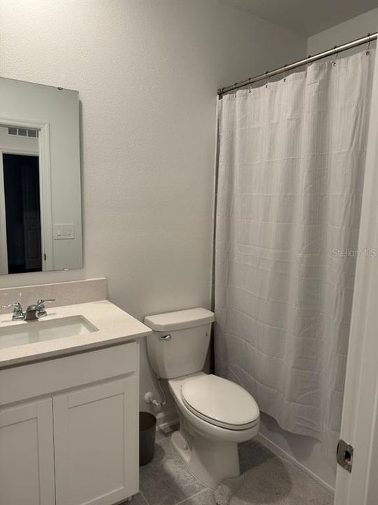 合同活跃: $1,920 (3 贝兹, 2 浴室, 1834 平方英尺)