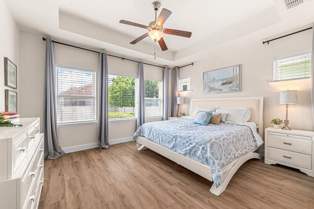 待售: $700,000 (4 贝兹, 3 浴室, 2637 平方英尺)