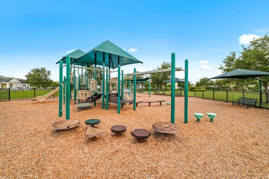 待售: $700,000 (4 贝兹, 3 浴室, 2637 平方英尺)