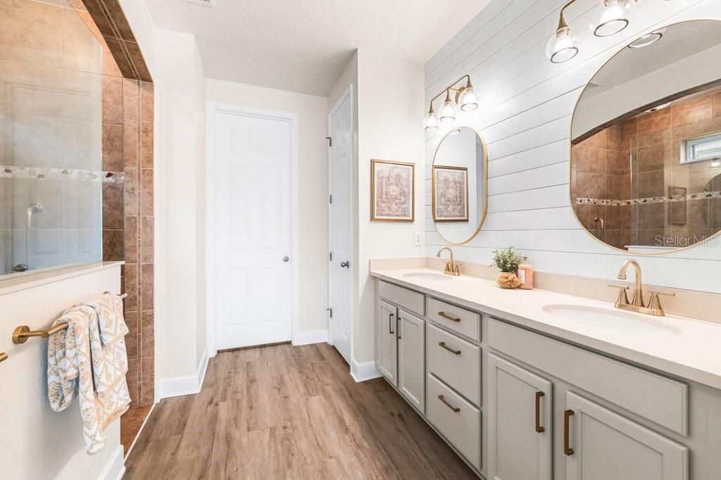 待售: $700,000 (4 贝兹, 3 浴室, 2637 平方英尺)