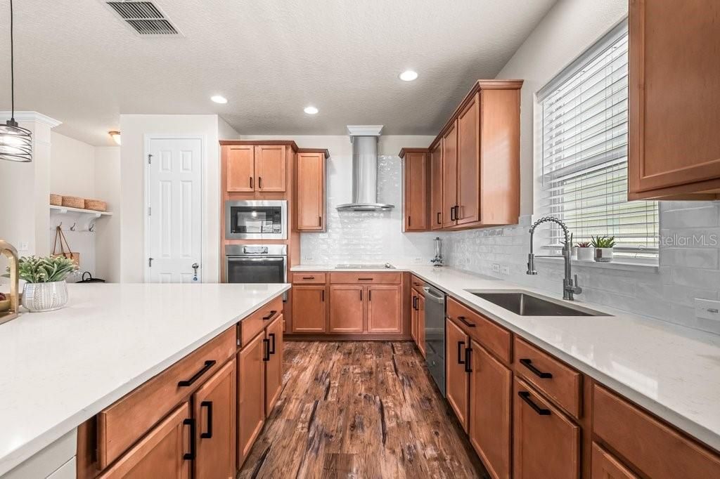 待售: $700,000 (4 贝兹, 3 浴室, 2637 平方英尺)